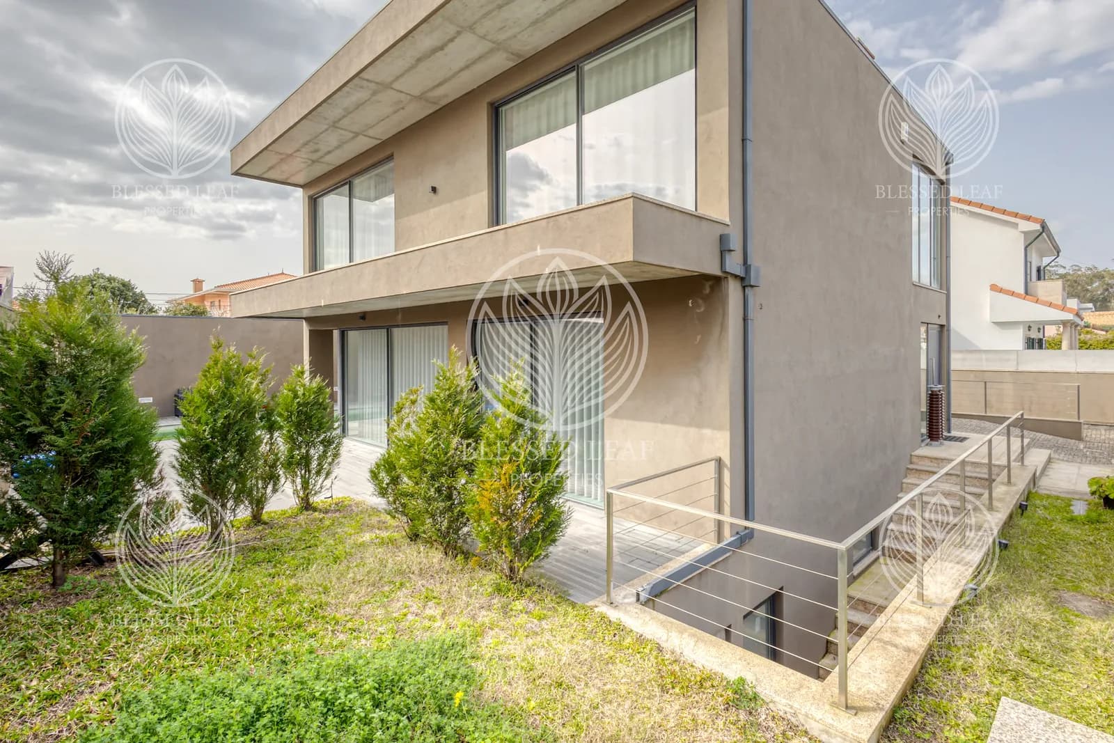 Moradia T3 Como Nova em Perafita — Piscina, Garagem Ampla e Localização de Excelência thumbnail 3