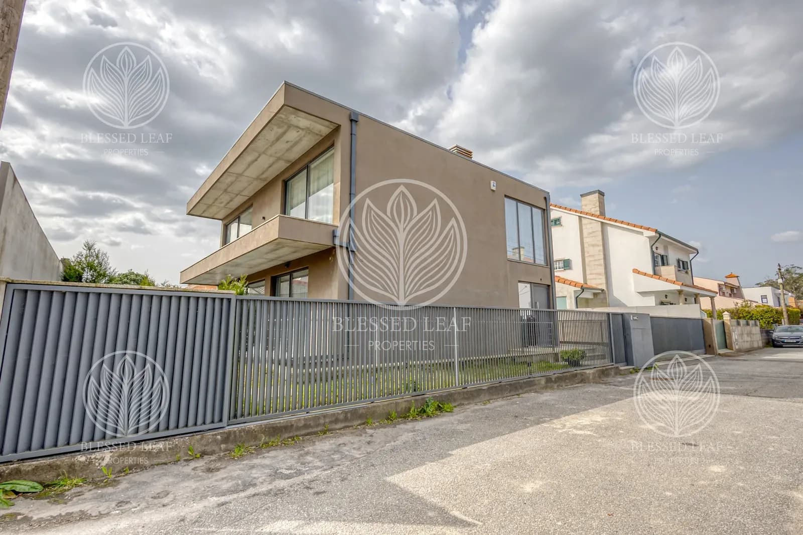 Moradia T3 Como Nova em Perafita com Piscina, Garagem Ampla e Localização de Excelência